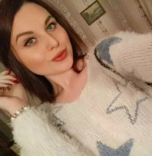 Интим-услуги: Девушки по вызову предлагающие секс в сауне с эротическим шоу